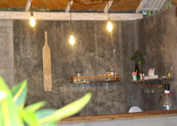Jungle House - Surf & Pulukan