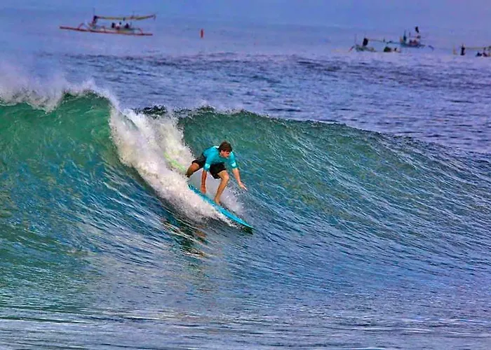 Jungle House - Surf & Hostal Pulukan